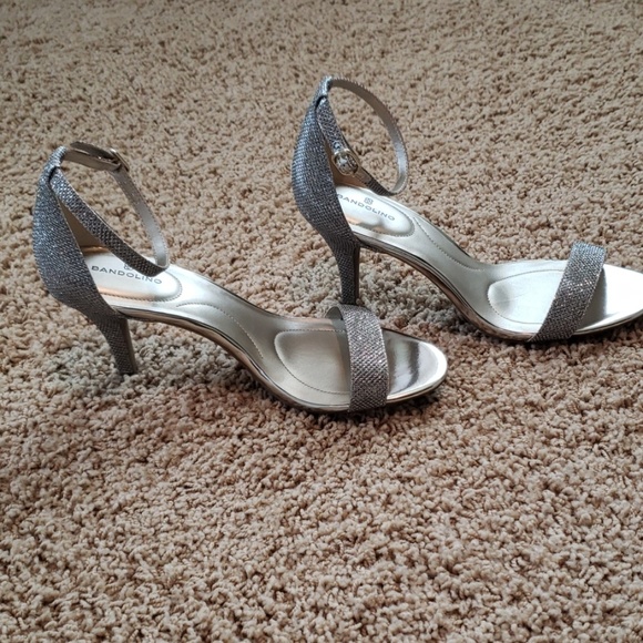 NWT Gold strappy heels - Picture 5 of 5
